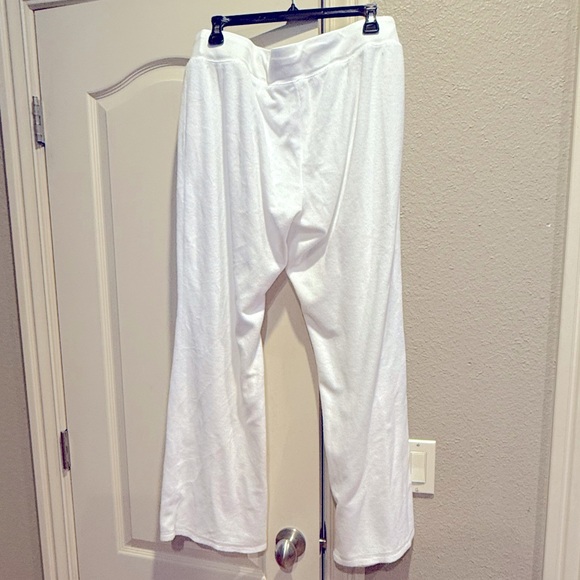 NY and Co. white terry cloth pants with crystal grommets L - Picture 2 of 3